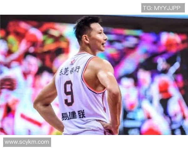 易建联重返赛场展现风采球迷期待他带领球队再创辉煌 易建联重返赛场展现风采球迷期待他带领球队再创辉煌